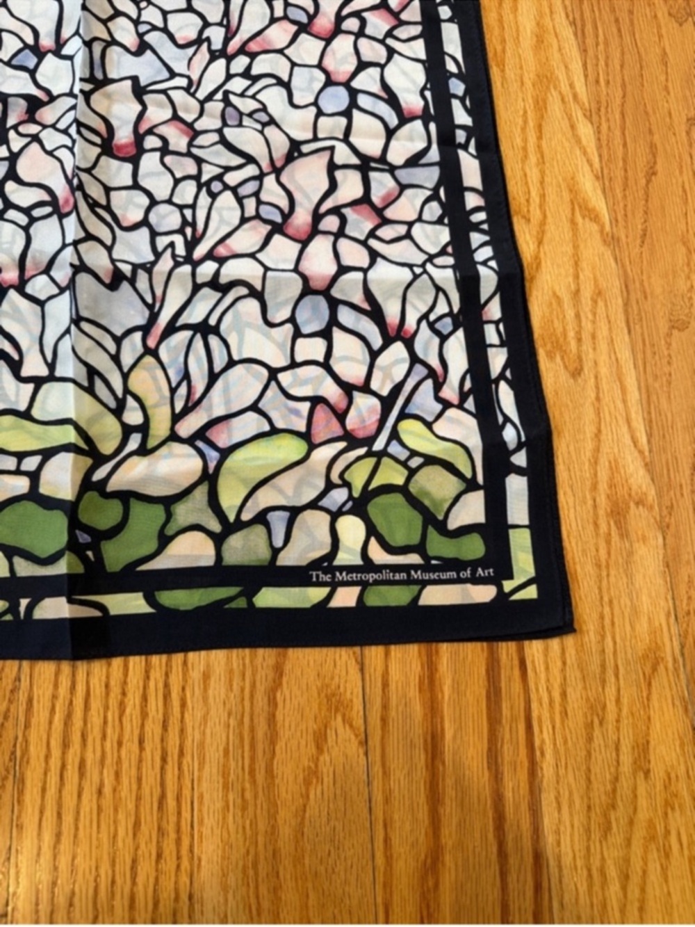 New The Metropolitan Museum of Art Oblong Silk Scarf - Picture 3 of 4